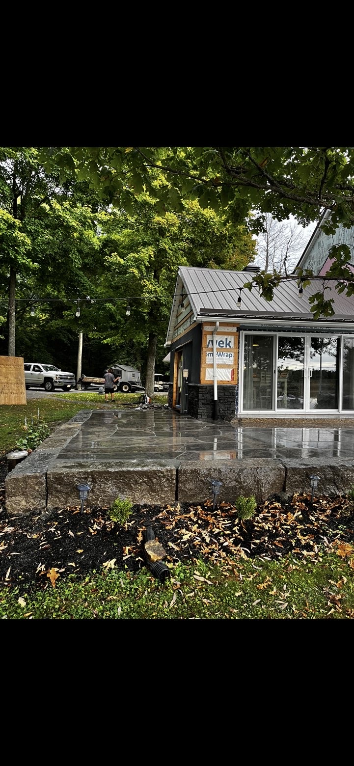 Wet-cut flagstone entrance
